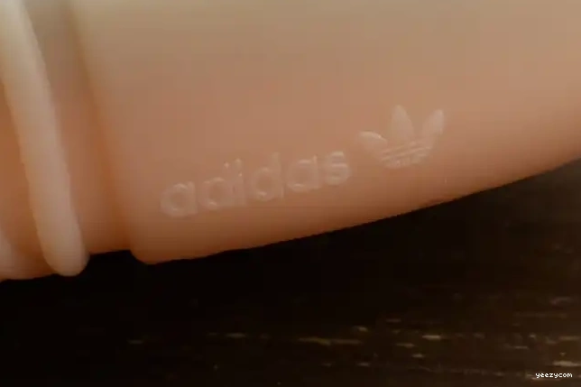 ADIDAS GREY YEEZY DARK LIGHT GLOW BOOST BB1840 GUM 750 0623